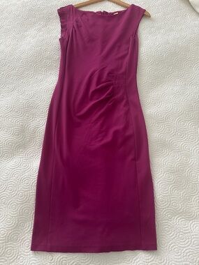 EUC le chateau Sleeveless Sheath Dress in Magenta Size XS